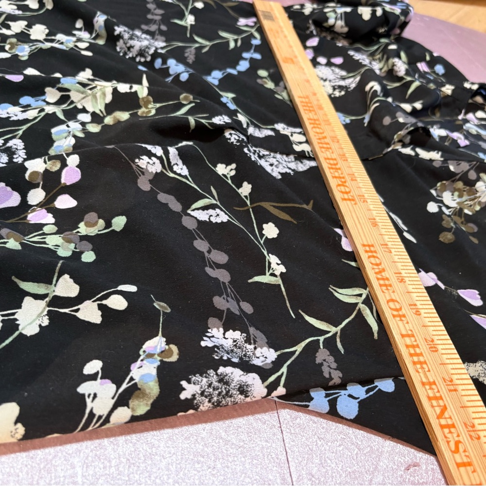 Floral V-Neck Blouse - Black - Picture 7 of 12